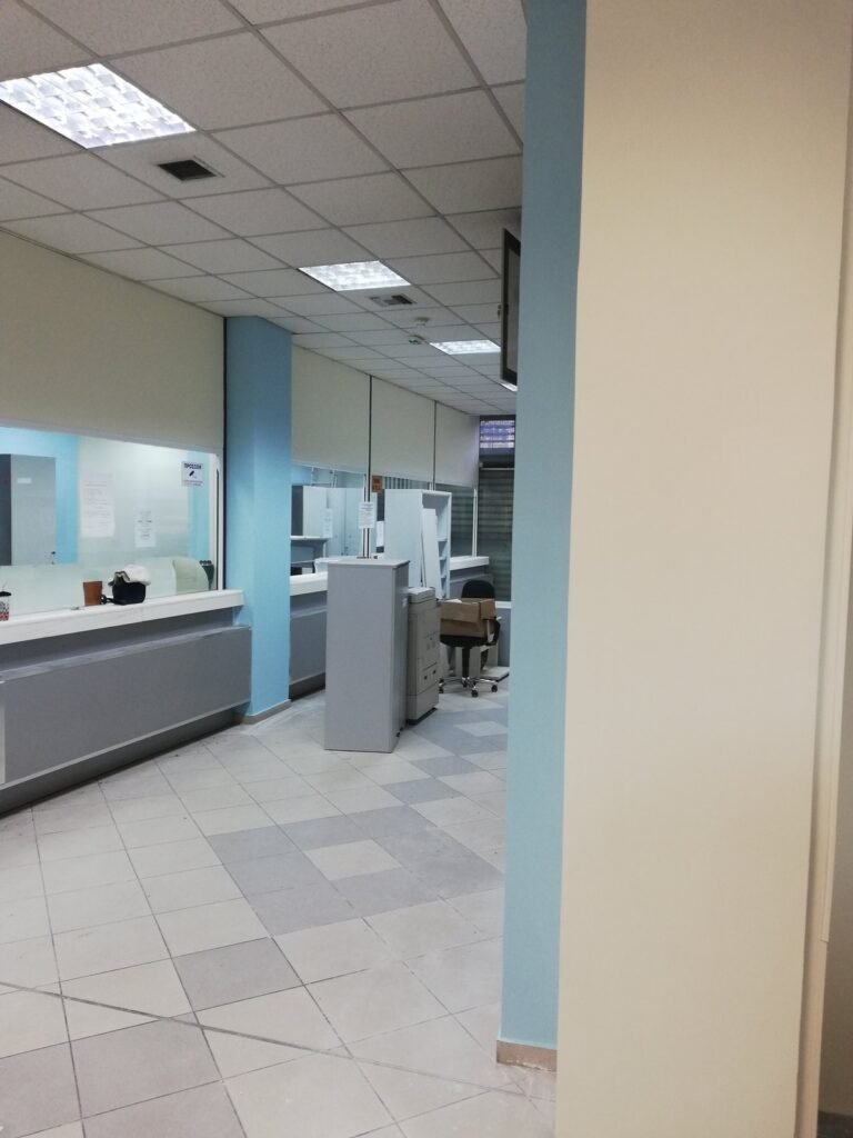 Βαμμένες επιφάνειες επαγγελματικού χώρου σε ανοιχτές αποχρώσεις